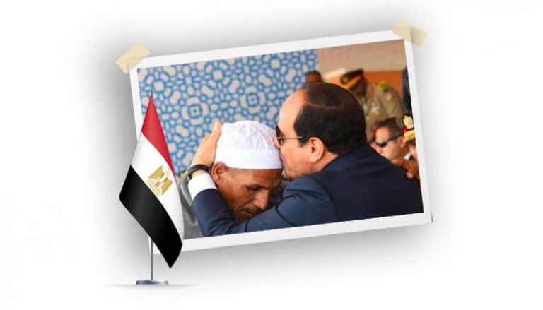 الرئيس المصري عبدالفتاح السيسي يقبل رأس مواطن