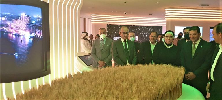 الوفد المصري أمام جناح مصر بإكسبو 2020 دبي