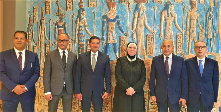 الوفد المصري أمام جناح مصر بإكسبو 2020 دبي