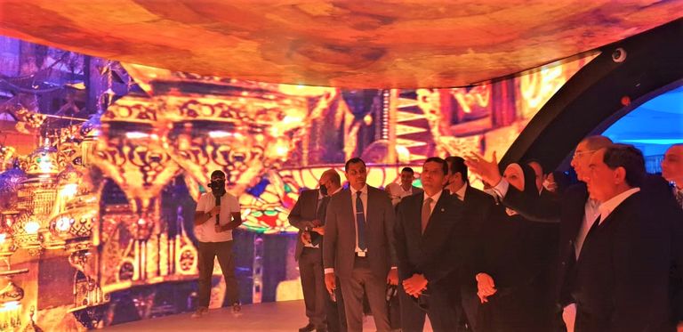الوفد المصري أمام جناح مصر بإكسبو 2020 دبي