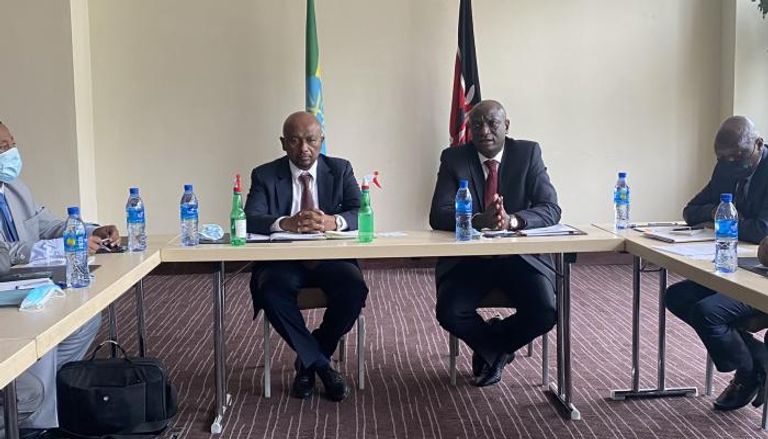 جانب من المباحثات بين الوفدين الإثيوبي والكيني