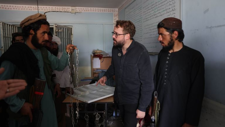 أحد عناصر طالبان في سجن 