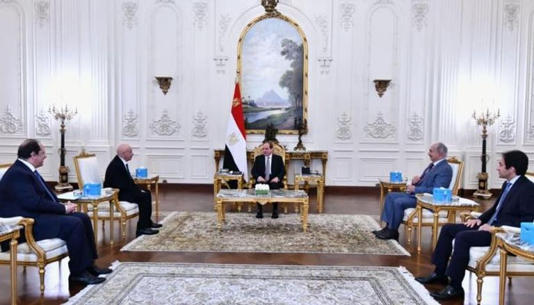 الرئيس المصري عبدالفتاح السيسي يستقبل المستشار صالح والمشير حفتر