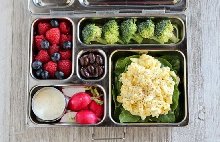 نصائح مهمة لتجهيز صندوق غداء صحي لأطفال المدارس|بالصور