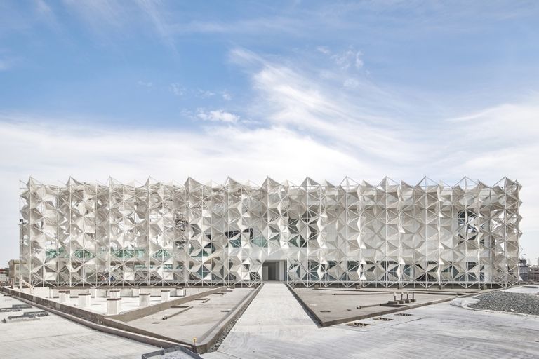 اليابان تضع ثورتها بالذكاء الاصطناعي بجناحها في