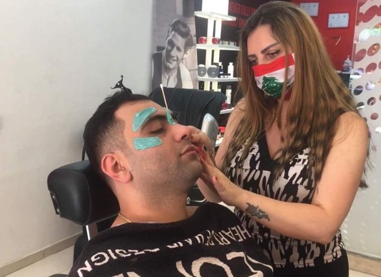 اللبنانية غادة كعكاني تمارس عملها