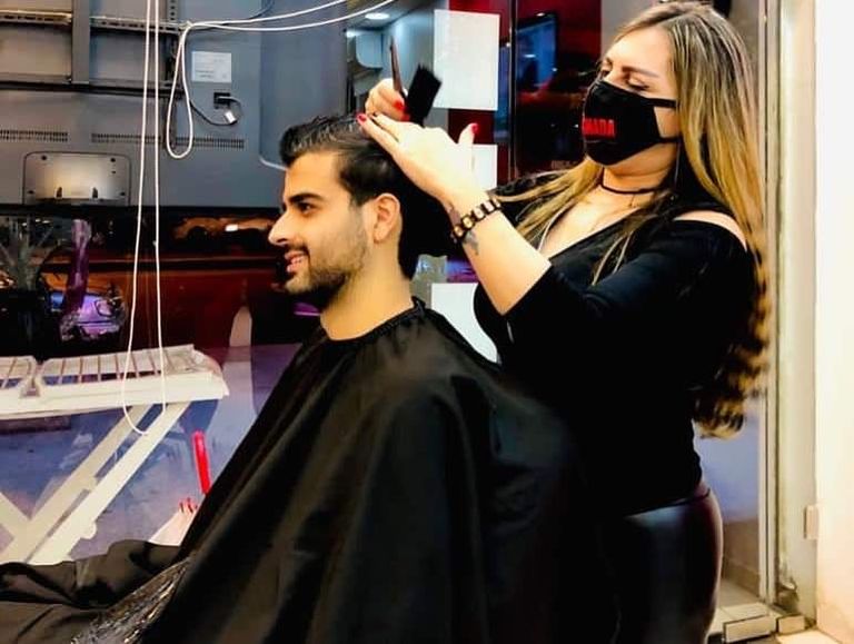 اللبنانية غادة كعكاني تمارس عملها