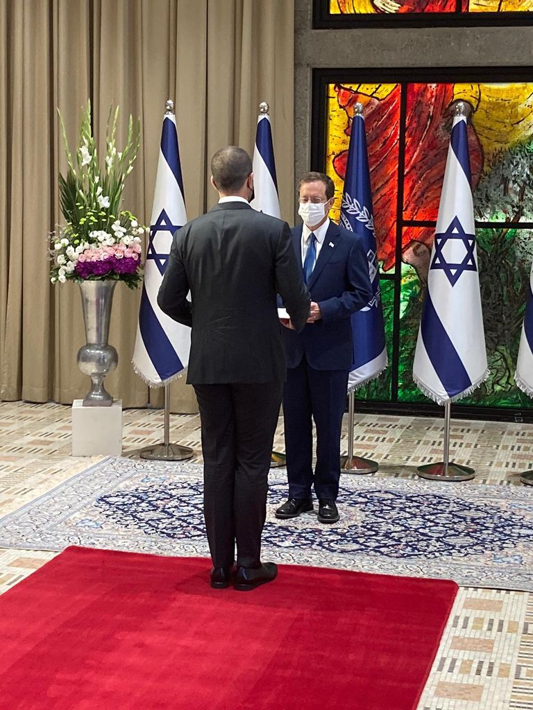 سفير البحرين مع الرئيس الإسرائيلي