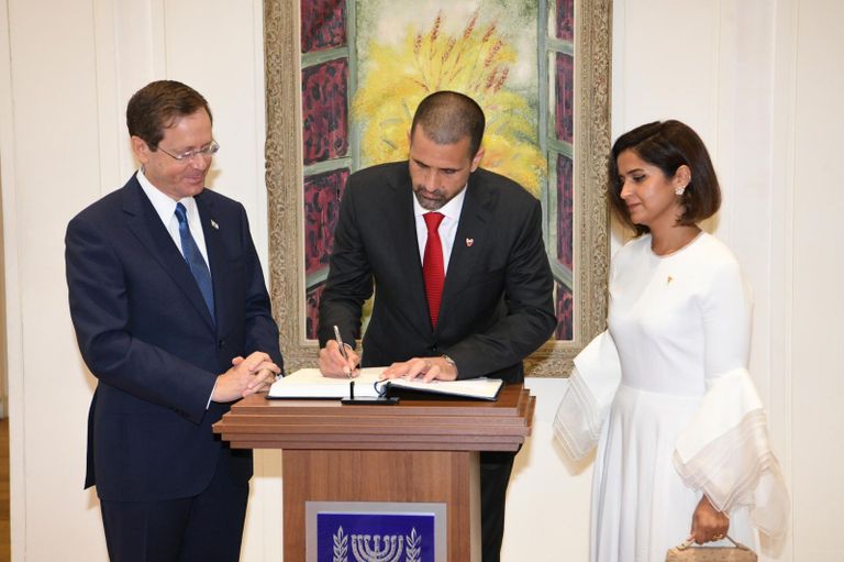 سفير البحرين مع الرئيس الإسرائيلي