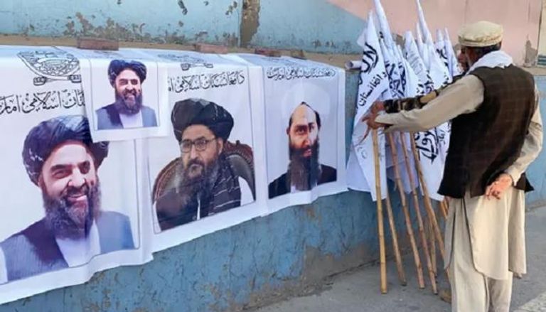 صور لزعيم طالبان ونائبه