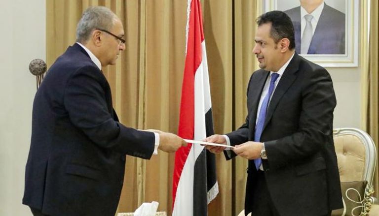رئيس الحكومة اليمنية والسفير المصري