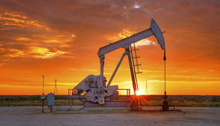 مخزونات النفط الأمريكية تفقد 6.4 ملايين برميل والأسعار تصعد