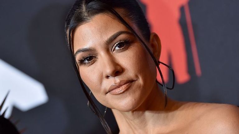 كورتني كارداشيان وشقيقتها كلوي كارداشيان