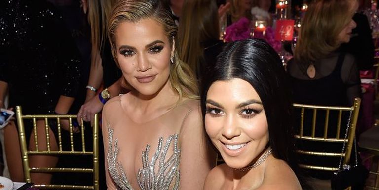 كورتني كارداشيان وشقيقتها كلوي كارداشيان