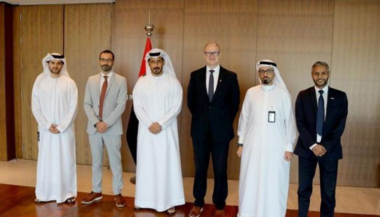 لقاء سابق بين الشيخ محمد بن زايد آل نهيان ورئيس وزراء بريطانيا