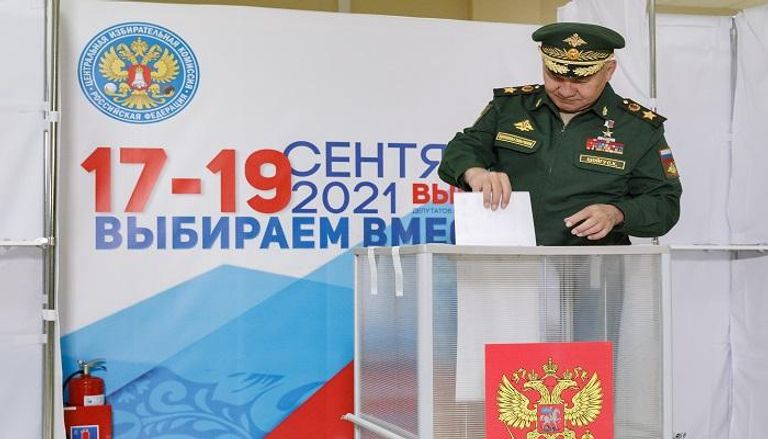وزير الدفاع الروسي يدلي بصوته في الانتخابات