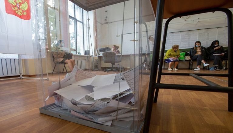 وزير الدفاع الروسي يدلي بصوته في الانتخابات