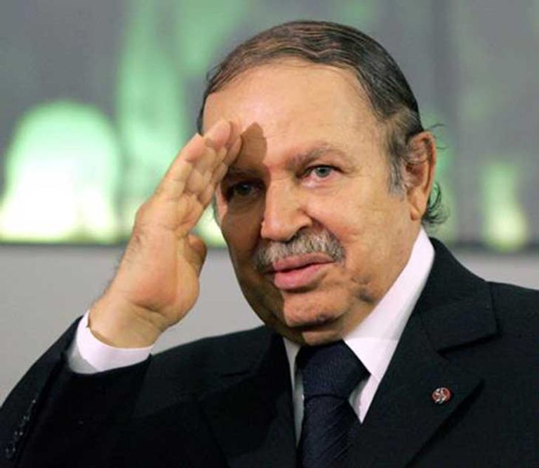 لحظة استقالة الرئيس الجزائري السابق الراحل عبد العزيز بوتفليقة - أرشيفية