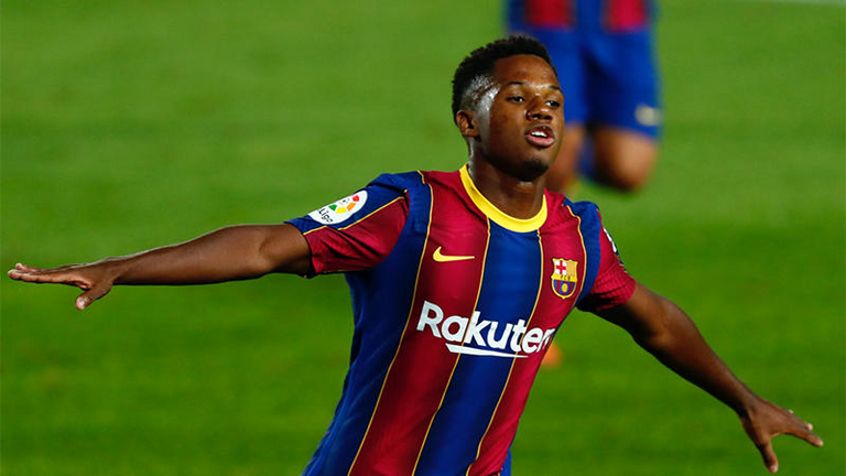 أنسو فاتي لاعب برشلونة ليونيل ميسي لاعب برشلونة السابق