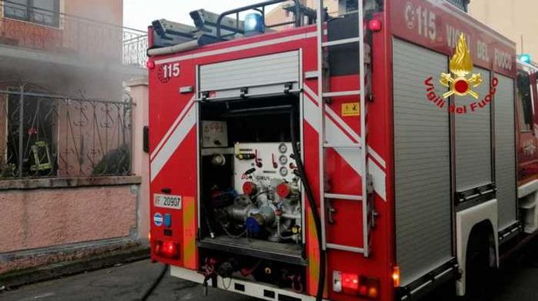 سيارة الإطفاء أمام العقارات الـ4