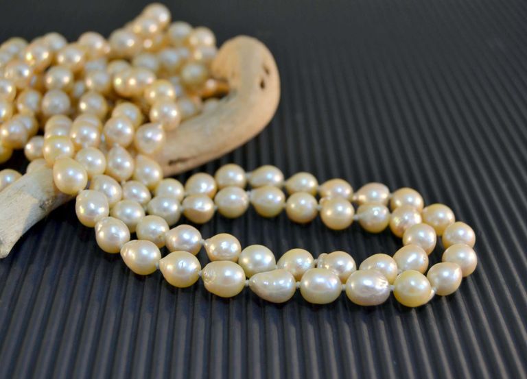 خطوات بسيطة لتنظيف المجوهرات الثمينة