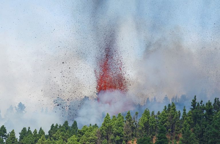 ثوران بركان في جزيرة لا بالما الإسبانية