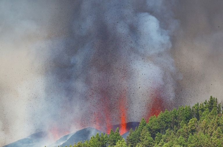 ثوران بركان في جزيرة لا بالما الإسبانية