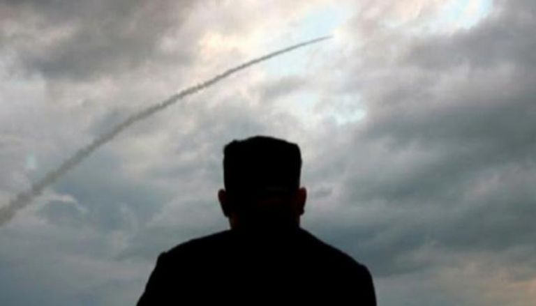 زعيم كوريا الشمالية يتابع عملية إطلاق صاروخي - أرشيفية