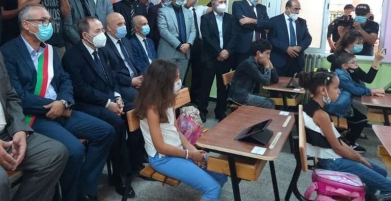 وزير التعليم الجزائري في افتتاح السنة الدراسية 2021/2022 عودة التلاميذ إلى المدراس بالجزائر بإجبارية التطعيم ضد كورونا