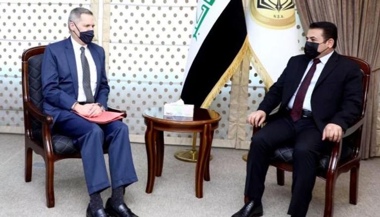 مستشار الأمن الوطني العراقي والسفير الأمريكي في بغداد