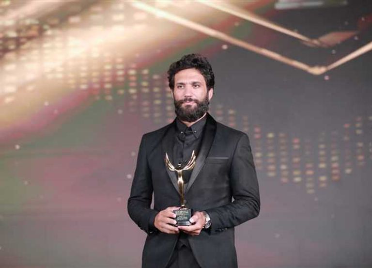 النجم حسن الرداد خلال حضور حفل افتتاح مهرجان الفضائيات العربية   دنيا وإيمي سمير غانم