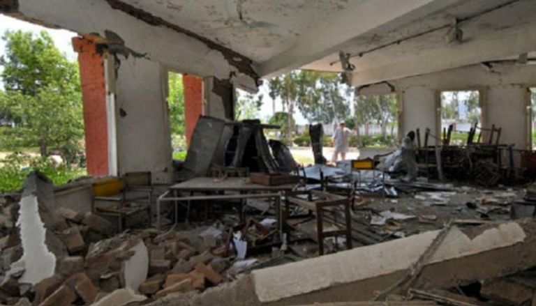 تدمير جانب من مدرسة بعد تفجير 