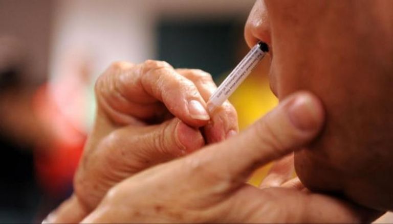الصين ستبدأ تجربة كبيرة للقاح كورونا في شكل بخاخ أنف