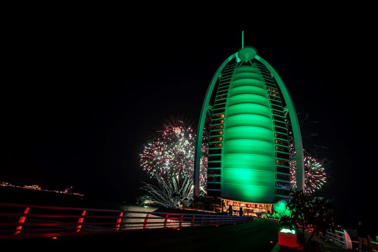 معالم دبي تحتفي باليوم الوطني السعودي الـ91