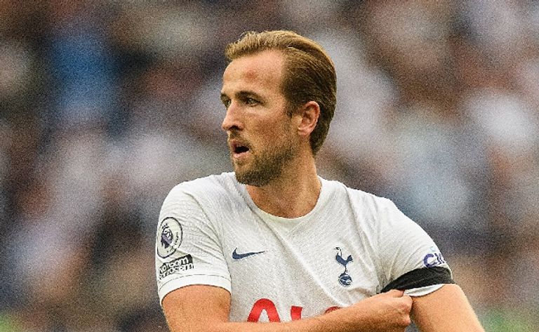 هاري كين نجم توتنهام ليونيل ميسي نجم باريس سان جيرمان الجديد