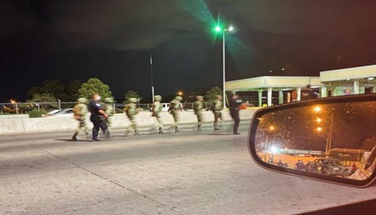 حرس الحدود الأمريكي يحتجز 14 جنديا مكسيكيا