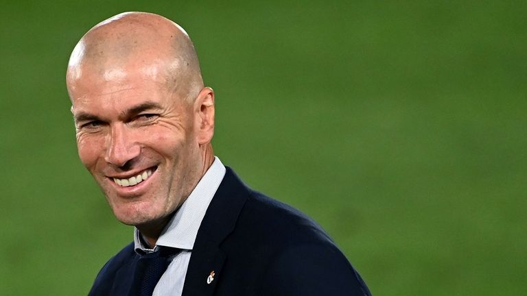 زين الدين زيدان مدرب ريال مدريد السابق زيدان مع بول بوجبا