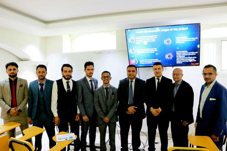 شباب يمنيون يصنعون روبوتا لطلاء الأرصفة بمعدات محلية