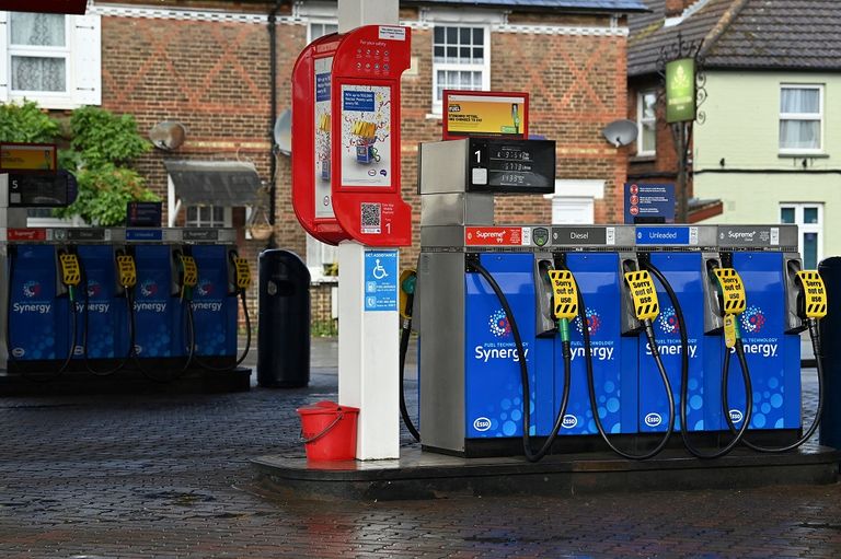 محطة وقود مغلقة في بريطانيا لعدم توافر البنزين