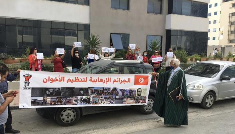 لافتات مناهضة للإخوان بتونس