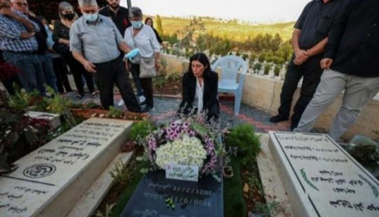 النائبة الفلسطينية زارت قبر ابنتها عقب قرار الإفراج عنها