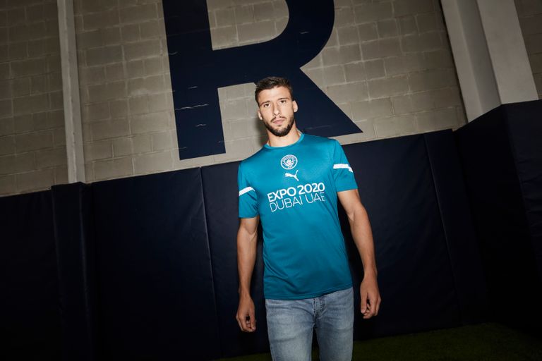 البرتغالي روبن دياز نجم مانشستر سيتي الجزائري رياض محرز نجم مانشستر سيتي