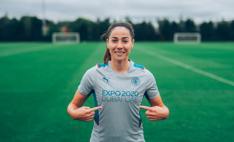 الإسبانية فيكي لوسادا لاعبة مانشستر سيتي الجزائري رياض محرز نجم مانشستر سيتي