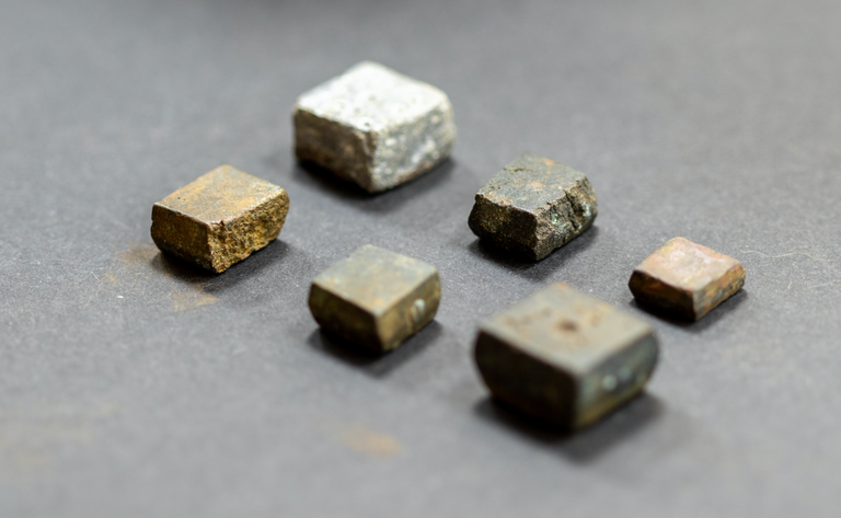 العثور على كنز من العملات العباسية في الإمارات