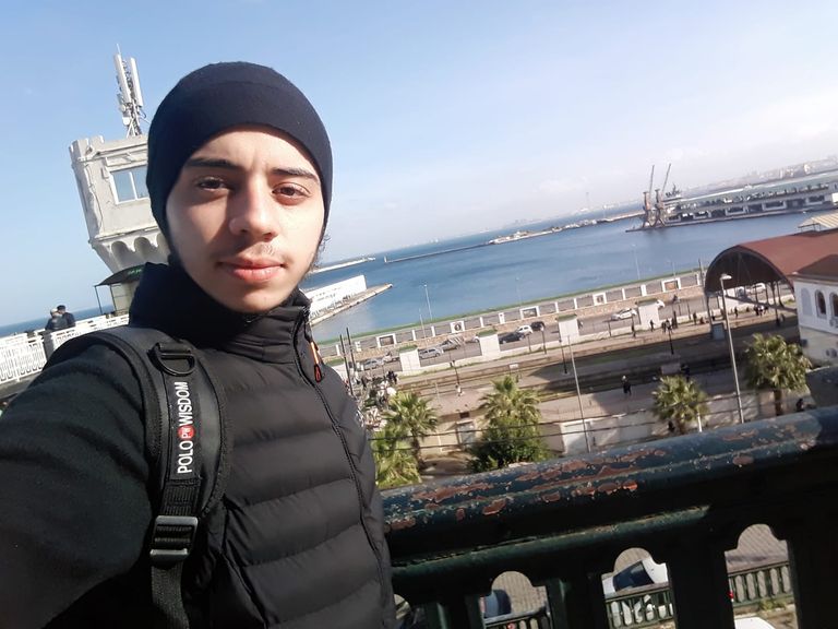 الكاتب الجزائري ريان لبصاري غلاف كتاب أنامل عشريني للجزائري ريان لبصاري