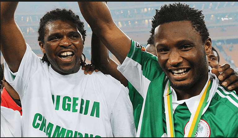 كانو وجون أوبي ميكيل رياض محرز نجم مانشستر سيتي بقميص يحمل شعار إكسبو دبي 2020