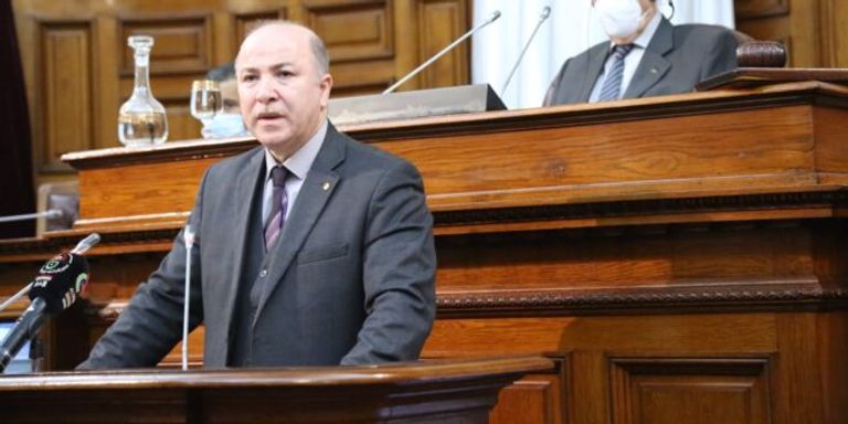 رئيس الوزراء الجزائري في مجلس الأمة الجزائر تعتزم زيادة رواتب موظفي القطاع الحكومي