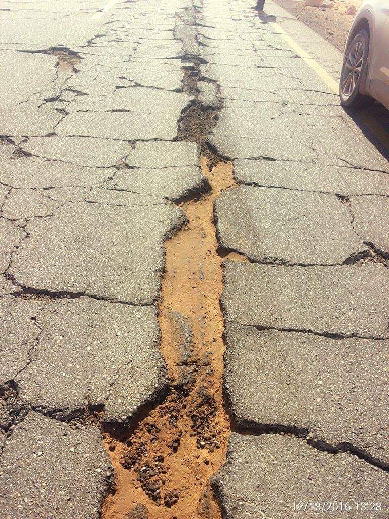 انهيار بنية منظومة الصرف في براك الشاطئ