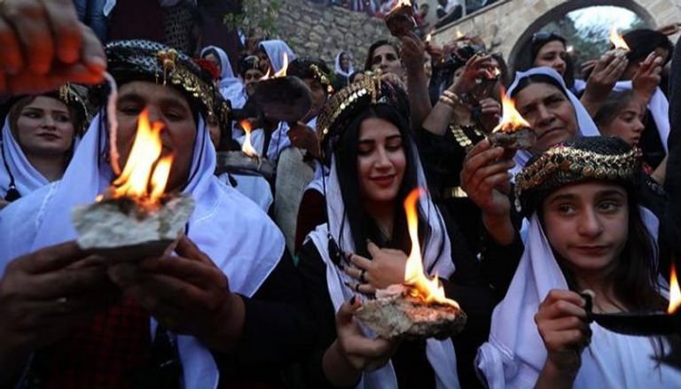 أيزيديون في العراق يؤدون طقوسهم بمناسبة عيد 