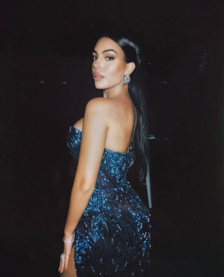 رونالدو مع جورجينا ووالدته